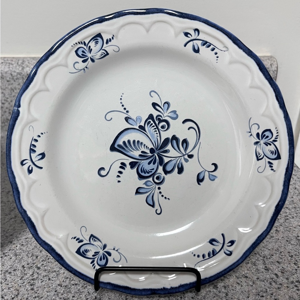 Haeng Nam Stoneware Blue and White Floral Plates Louvre Pattern. Set of 2. - Picture 2 of 7